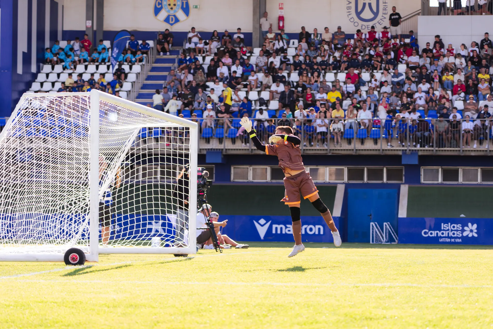 RCD Espanyol: estirada con la grada llena